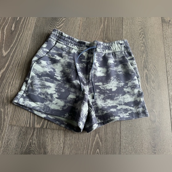 lululemon athletica Pants - Lululemon Loungeful High-Rise Short 4" in Heritage Camo Wash WP Blue Multi